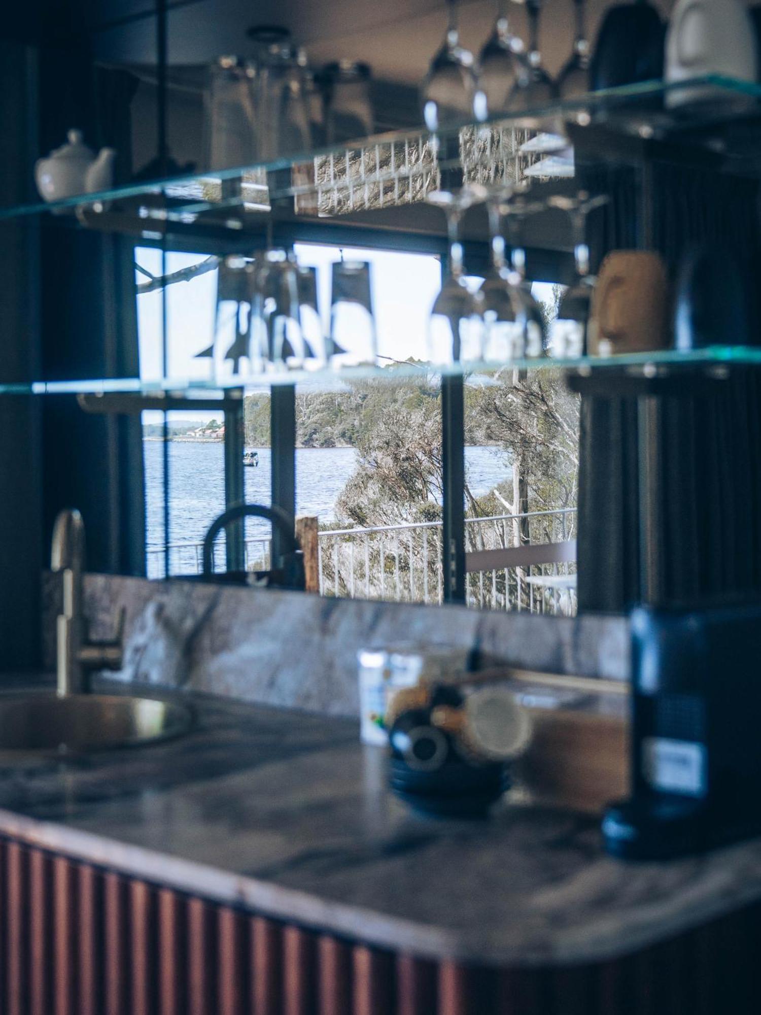 Risby Cove Boutique Hotel Strahan Exterior photo