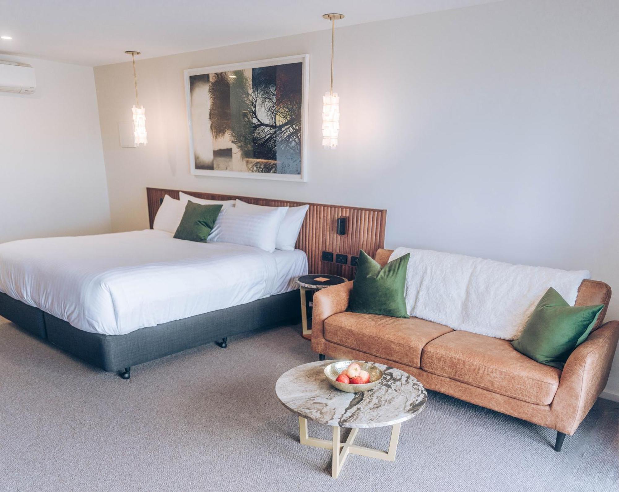 Risby Cove Boutique Hotel Strahan Exterior photo