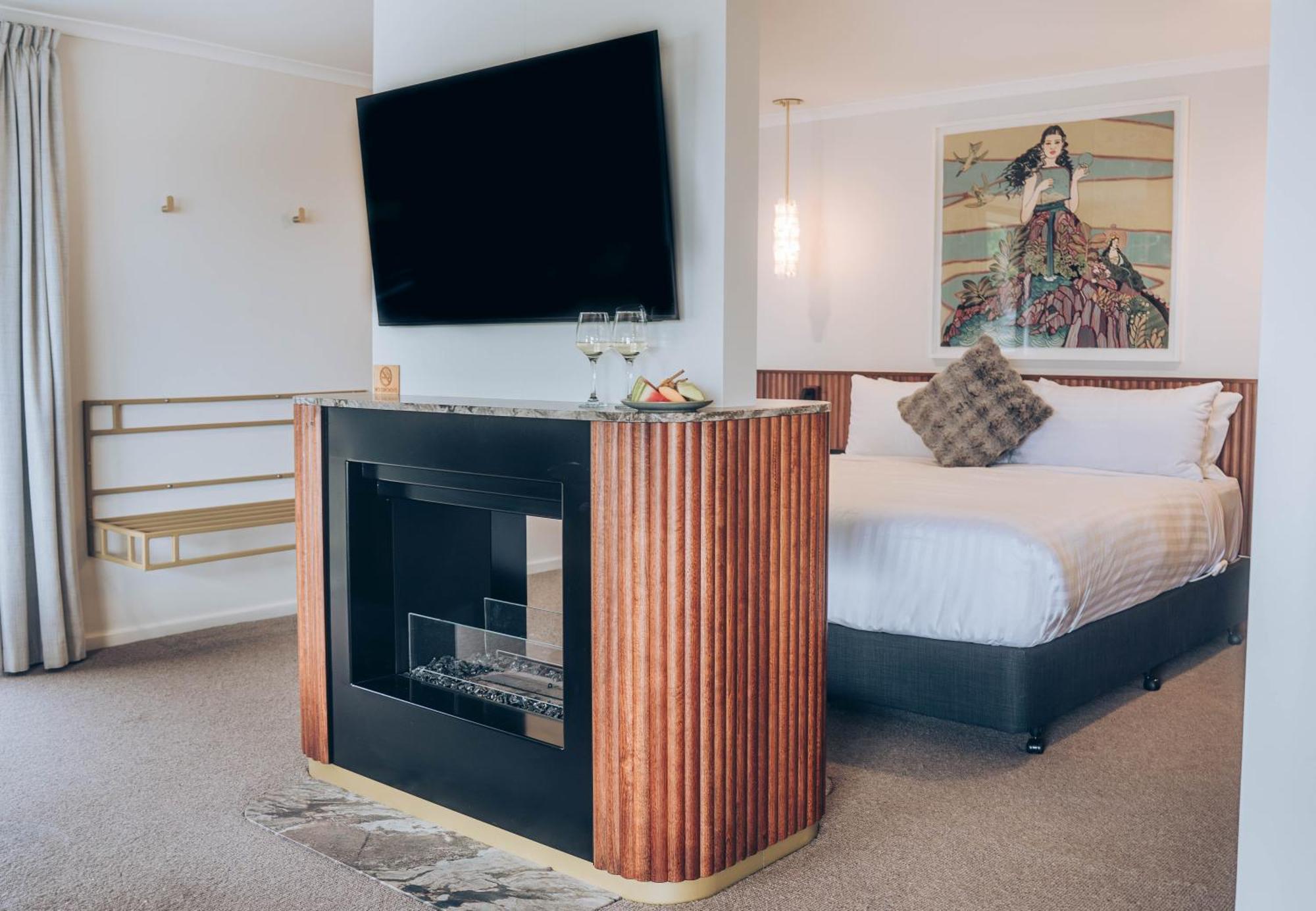 Risby Cove Boutique Hotel Strahan Exterior photo